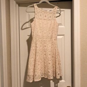 BB DAKOTA cream lace dress